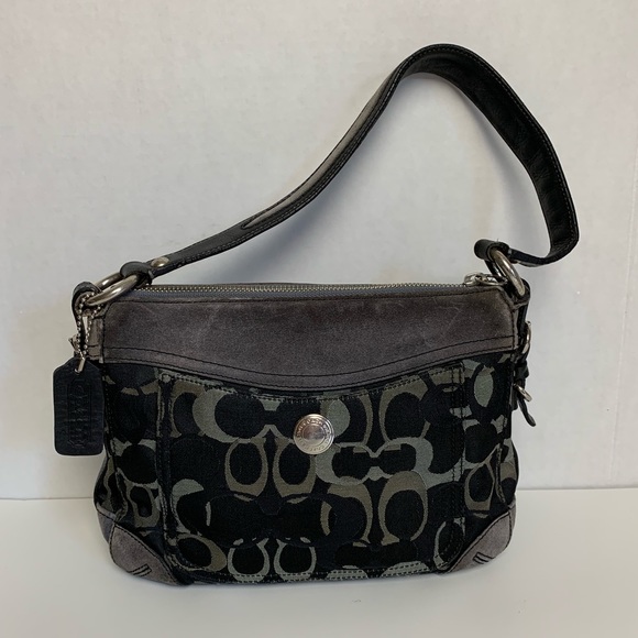 Coach Handbags - Coach Optic Signature Chelsea Bag